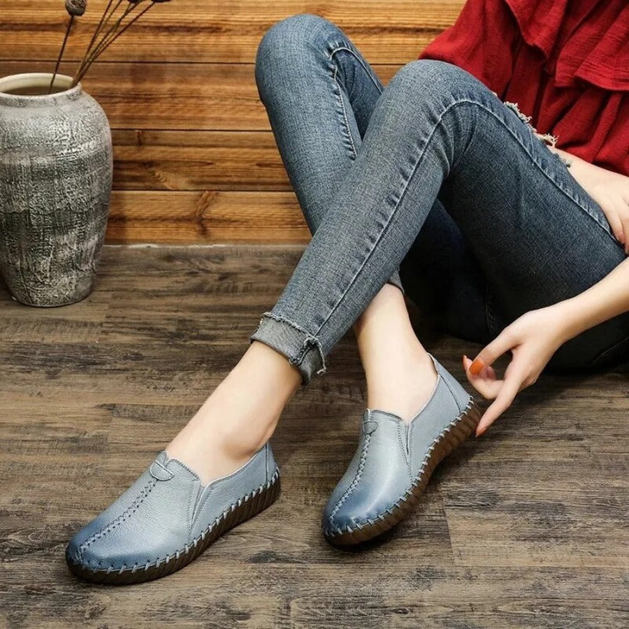 SAPATOS FEMININOS DE COURO GENUINO, QUE ADEQUAM PERFEITAMENTE AOS PÉS, DQANDO BELEZA,  LEVESA, CONFORTO E BEM ESTAR